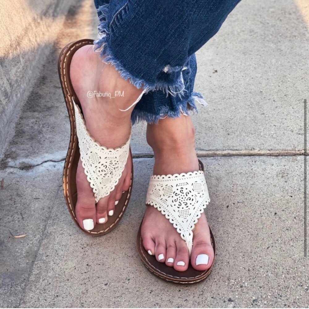 🎉LAST PAIR🎉Vegan leather sandal - Picture 3 of 3